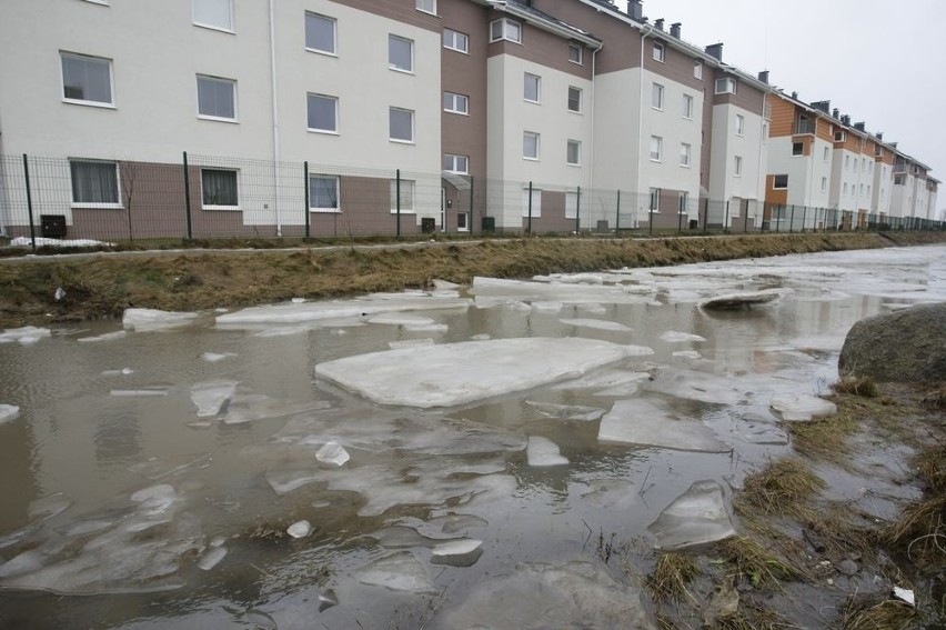 Zalane domy i drogi. Mieszkańcy Pomorza liczą straty (ZDJĘCIA)