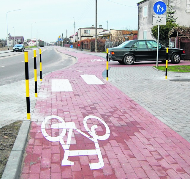 Według urzędnika ścieżka powinna służyć pieszym i... rowerzystom.