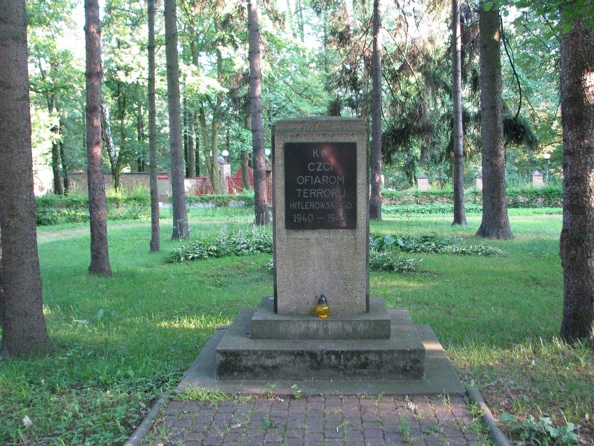 Ofiary internowania obozu w Lasowicach ekshumowano i...