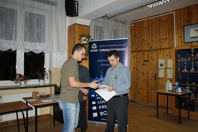 Nagrody wręczał Zbigniew Pyda, prezes Lubelskiego Klubu Szachowego i sędzia główny turnieju