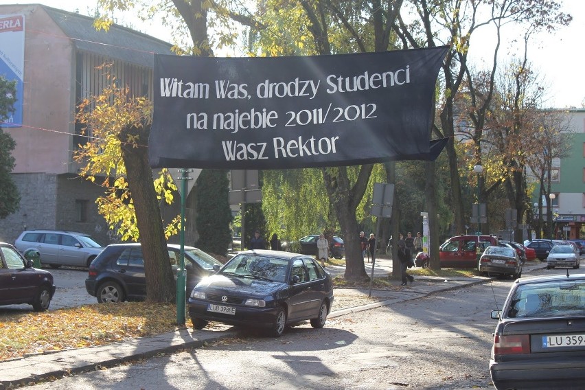 Wulgarny transparent na lubelskim miasteczku akademickim 