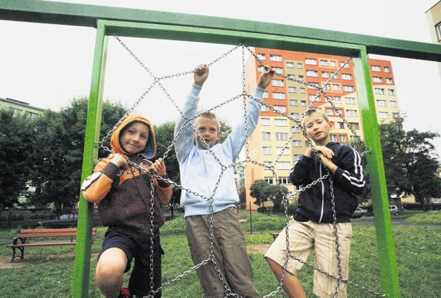 Można zorganizować dziecku cały dzień, ale pamiętać trzeba, że musi być czas na zabawę z rówieśnikami i... nudę