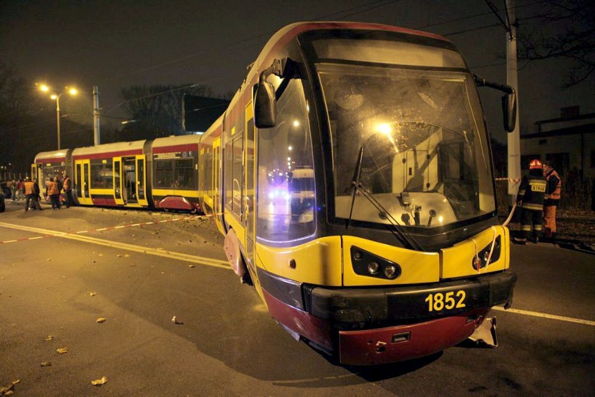 Zderzenie samochodu z tramwajem na Zgierskiej [ZDJĘCIA+FILM]