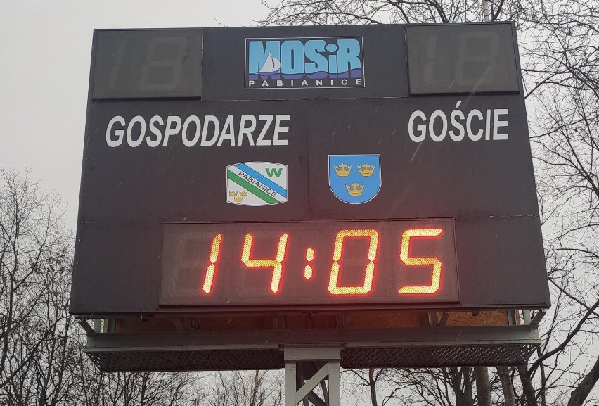 Nowa tablica wyświetlająca wyniki na stadionie MOSiR w Pabianicach. Kosztowała 20 tys. zł