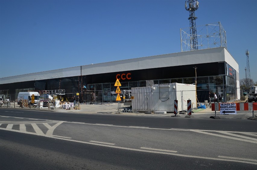 Coraz bliżej końca budowy. Kolejne firmy szukają pracowników [FOTO]