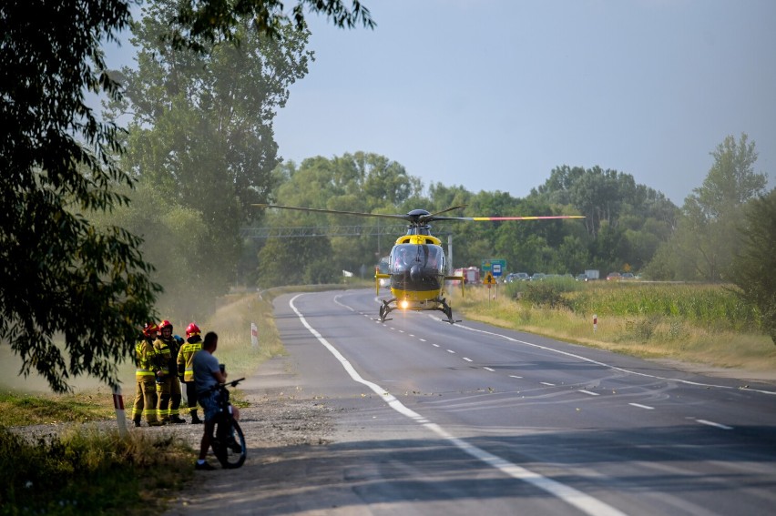Śmigłowiec LPR lądował na krajowej "91" w Chełmnie