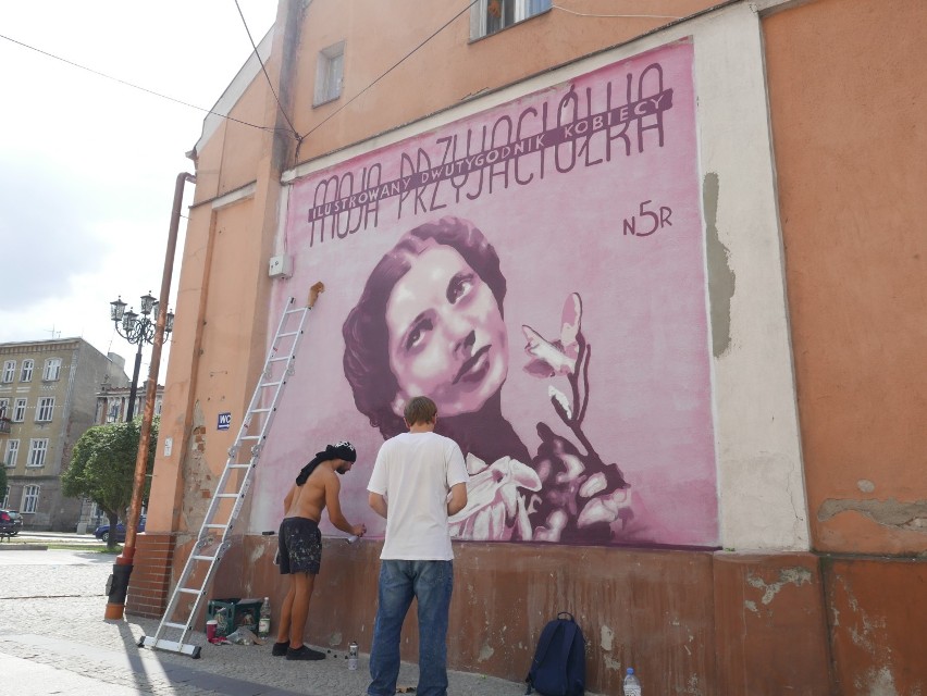 Nowy mural w Żninie. Można go oglądać na budynku Muzeum Ziemi Pałuckiej [zdjęcia, wideo]