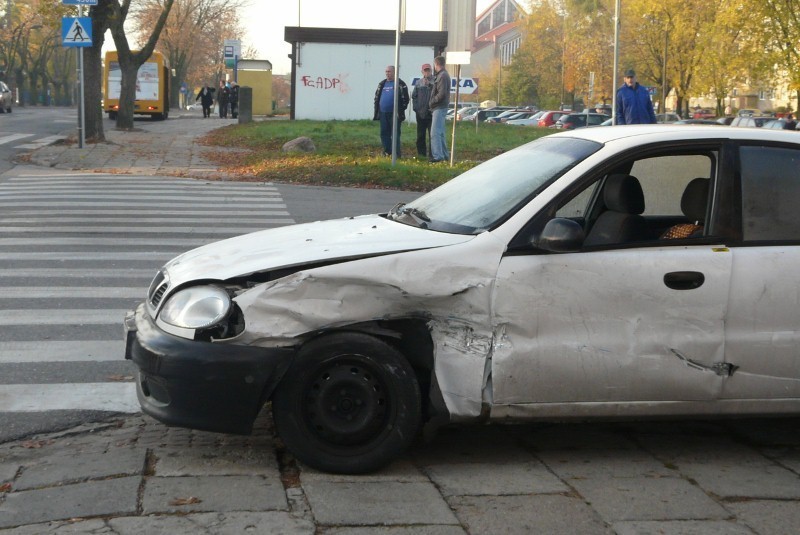 Wypadek na skrzyżowaniu Warszawskiej i Dzieci Polskich. Jedna osoba ranna