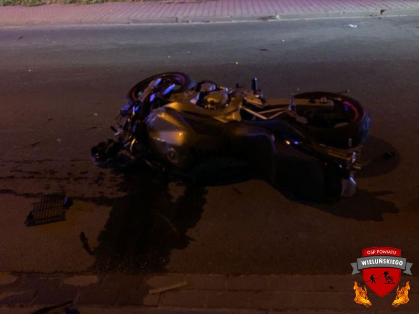 Wypadek na ulicy Młodzieżowej w Wieluniu. 19-letni motocyklista trafił do szpitala po zderzeniu z autem FOTO