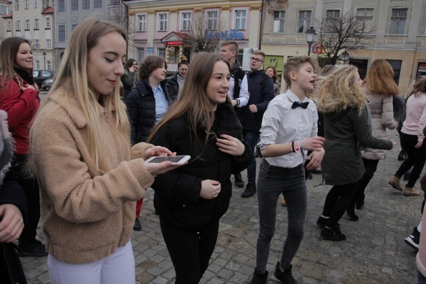 Tańczymy dla każdej w Koninie. Nazywam się Miliard  – Jest...