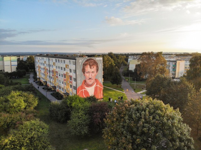 Tak wygląda mural poświęcony Bronisławowi Malinowskiemu na osiedlu Strzemięcin w Grudziądzu