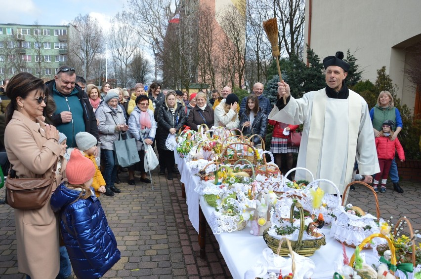 Święcenie pokarmów wielkanocnych w tomaszowskich kościołach,...