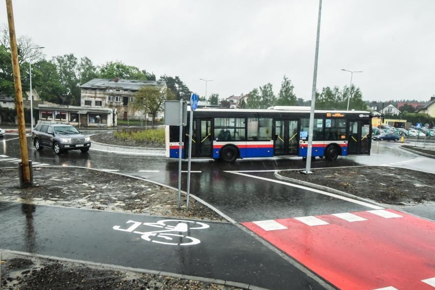 Nowe rondo zastąpiło istniejące wcześniej kolizyjne...