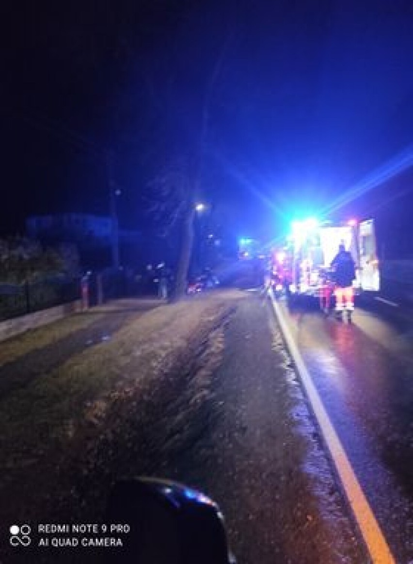 Wypadek w gminie Dobryszyce. Trzy osoby w szpitalu w Radomsku. 