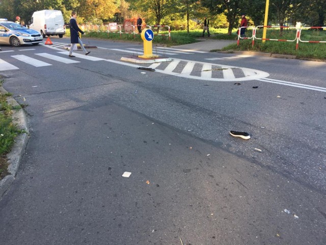 Wypadek miał miejsce na przejściu dla pieszych w okolicach przystanku autobusowego na Osiedlu Podłęże.