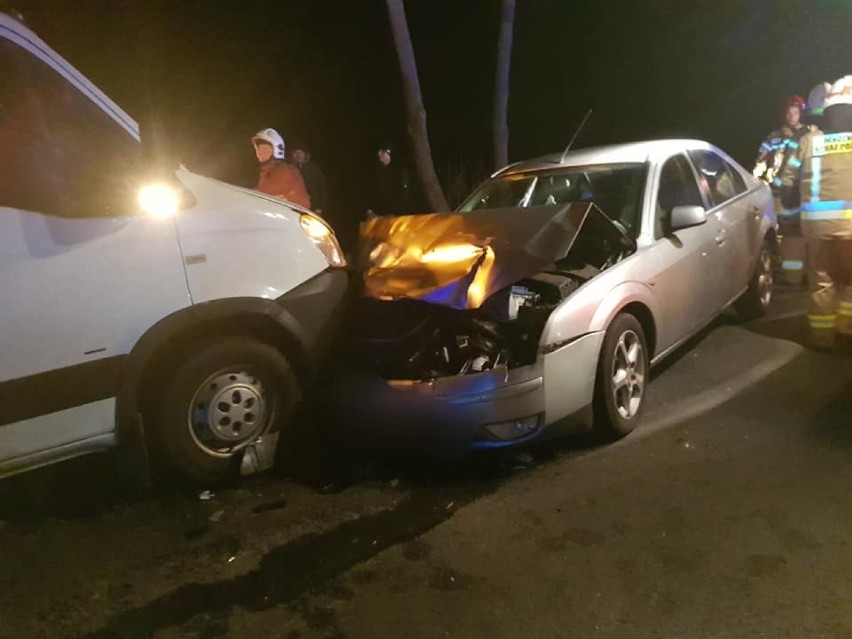 Wypadek samochodowy na drodze pomiędzy Czempiniem a Iłówcem