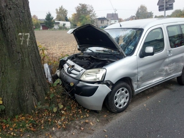 Wypadek w Chwaszczynie na ulicy Oliwskiej. Więcej zdjęć na stronie OSP Chwaszczyno