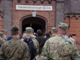 Amerykanie w Poznaniu. Żołnierze zwiedzali Fort VII [ZDJĘCIA]