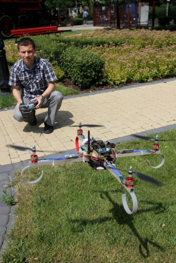 Kraków: Sławomir Blok, student AGH stworzył quadcopter. Czyli czterośmigłowiec