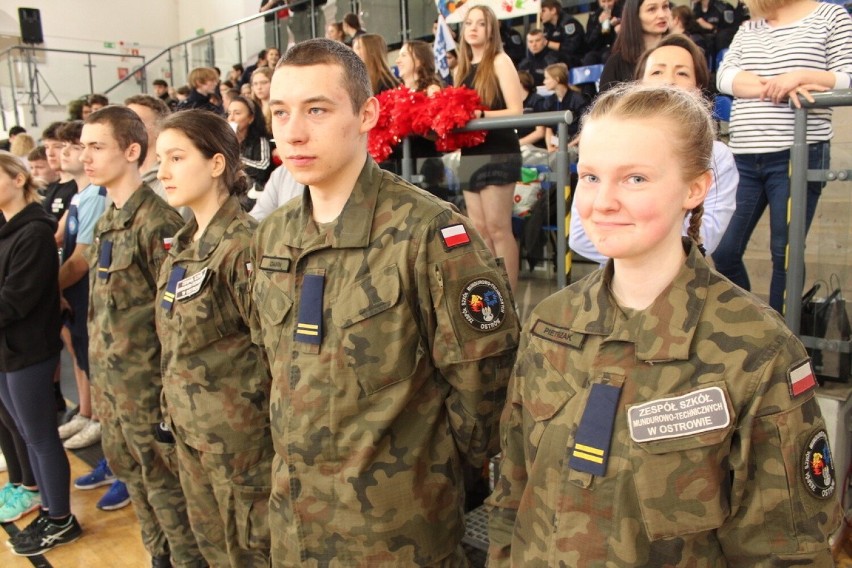 Uczniowie z Ostrowa reprezentowali powiat łaski na wojewódzkim finale policyjnego turnieju FOTO