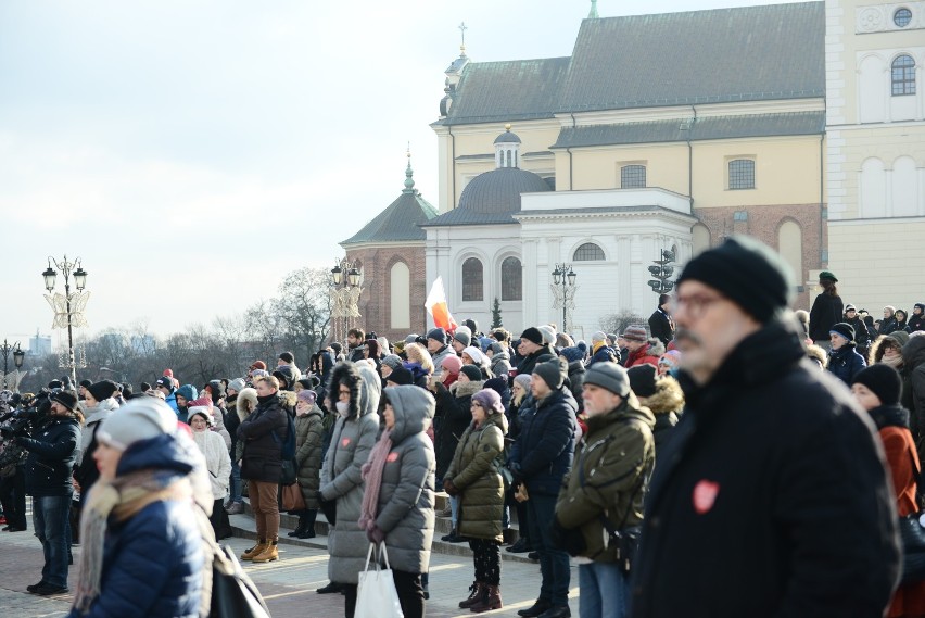 Pogrzeb Pawła Adamowicza: Tłumy na placu Zamkowym. Tak...