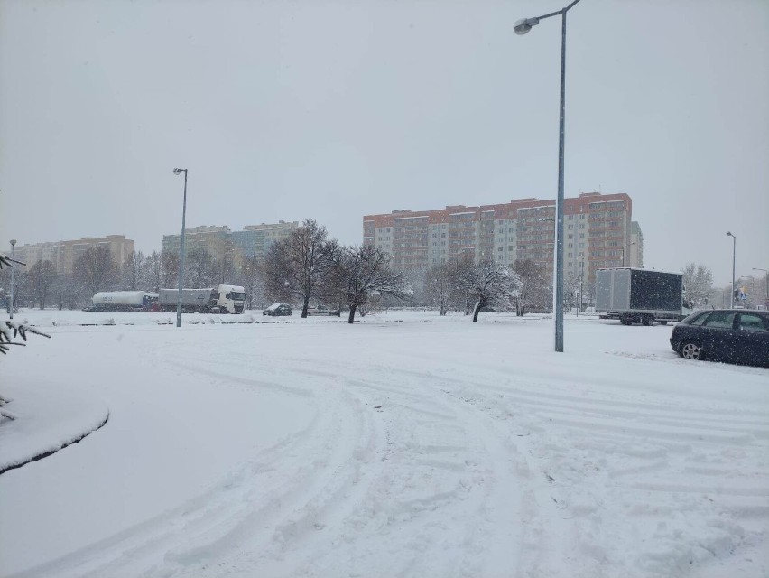 W sobotę nastąpił kolejny atak zimy w Radomiu. Są ciężkie...