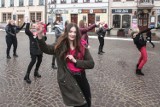 Zatańczyły na Rynku w Rzeszowie. Nietypowy protest przeciw przemocy wobec kobiet i dziewcząt [ZDJĘCIA, WIDEO] 