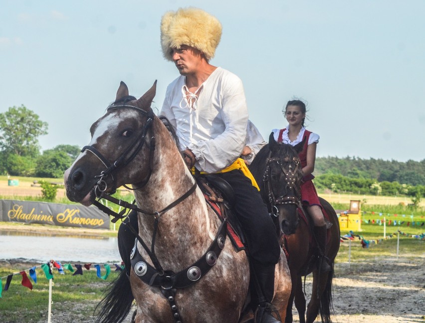 Festiwal Jeździecki Baborówko. Pokaz woltyżerki historycznej [ZDJĘCIA]