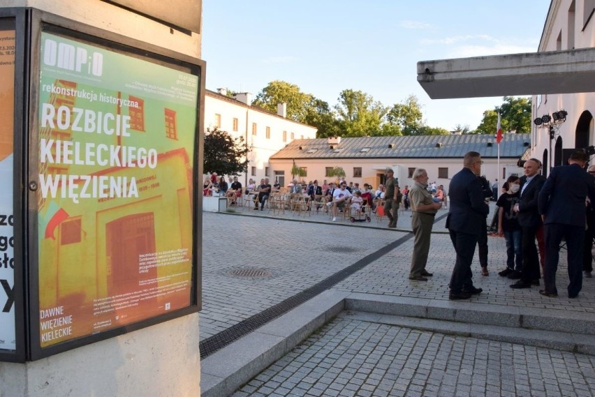 Wyjątkowe widowisko przybliżyło historię rozbicia komunistycznego więzienia w Kielcach (WIDEO, zdjęcia)