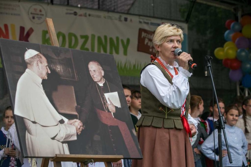 Kraków. Piknik przed Oknem Papieskim z okazji 50-lecia ogłoszenia "Humanae vitae"