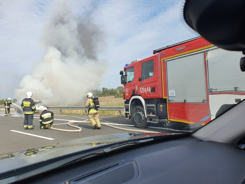 Gniezno-Łubowo. Na trasie S5 doszło do pożaru samochodu