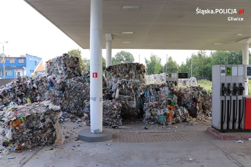 Gliwice: Kontrola składowiska śmieci... i nielegalne odpady z Włoch [ZDJĘCIA]