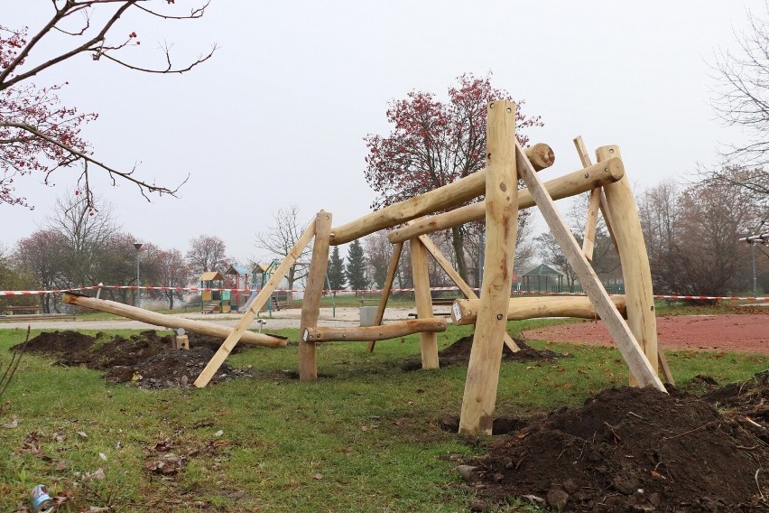 Drewniany plac zabaw powstaje na Czarnowie w Kielcach. Miasto wygrało go w konkursie