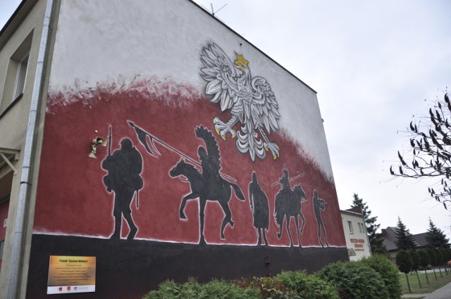 Odsłonięcie muralu i koncert patriotyczny w Karniewie. 27.10.2019