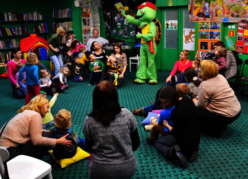 Żółw Franklin odwiedził dzieci w Klubie Mam