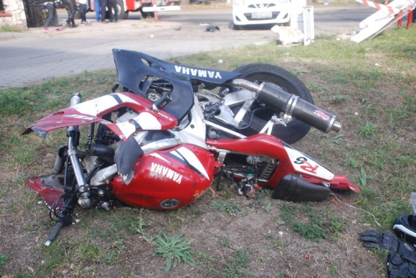 Żarki: zderzenie motocyklisty z osobówką: kierowca jednośladu trafił do szpitala