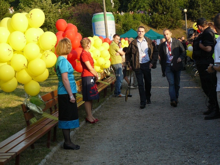 Odsłonięcie najdłuższej drewnianej ławki w Polsce - Radomsko...