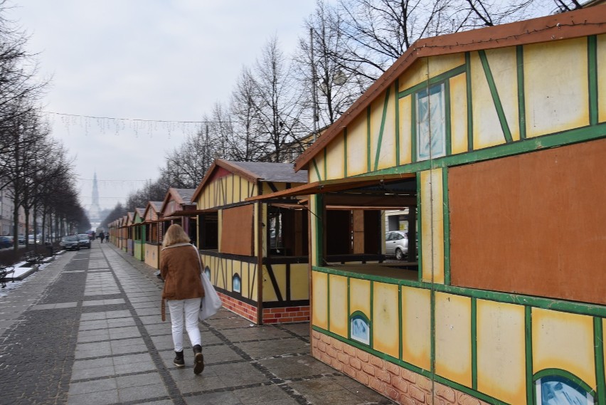 Już jutro "Gwiazdkowa Aleja " w Częstochowie Montują stragany ZDJĘCIA