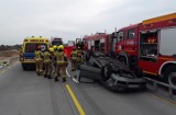 Wypadek na DK 1 między Kamieńskiem a Piotrkowem. Dachowała skoda, 2 osoby ranne