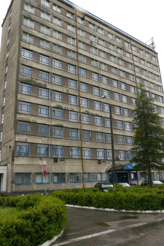 Wieżowiec przy ul. Sieradzkiej miałby zostać zaadaptowany na lokale służące działalności komercyjnej, a także mieszkania