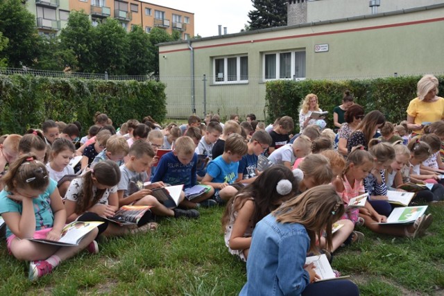 Uczniowie Szkoły Podstawowej nr 4 wzięli udział w akcji wspólnego czytania