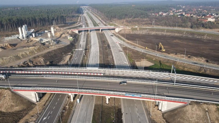 Zdjęcie z drona drogi ekspresowej S5 w okolicy Pawłówka i...