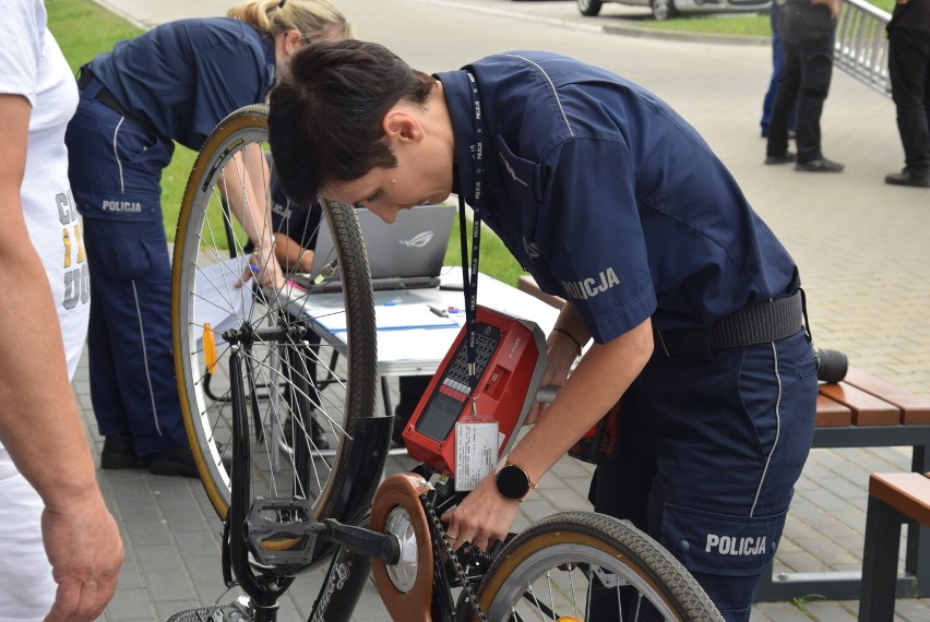 Policjanci z Kalisza zaprosili na akcję znakowania rowerów