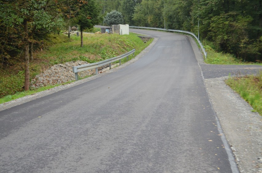 Wyremontowana ważna droga powiatowa przebiegająca przez Odrzykoń i Czarnorzeki. Korzysta z niej wielu turystów [ZDJĘCIA]