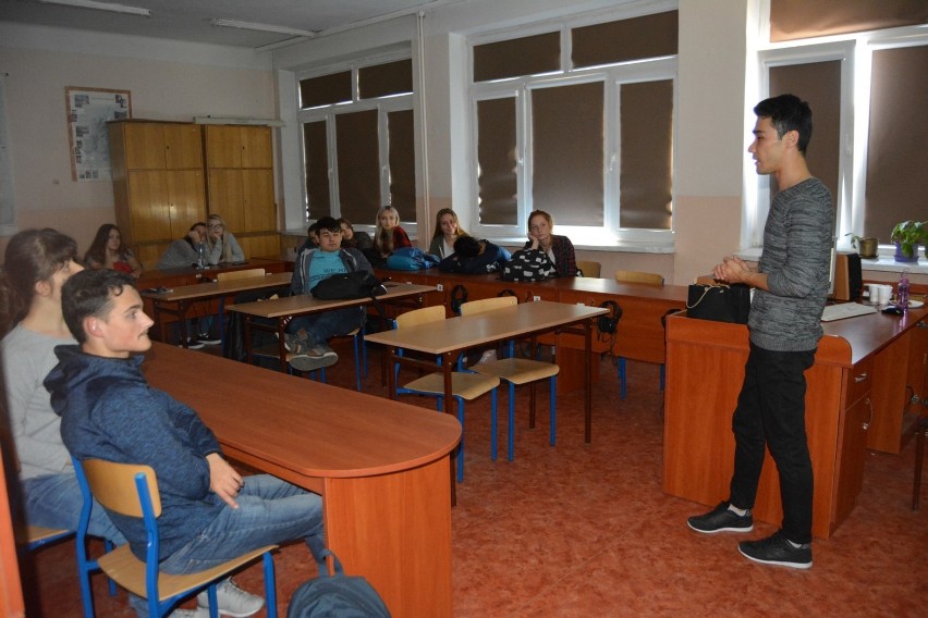 Studenci z Turcji i Algierii w ZSP nr 2 w Piotrkowie