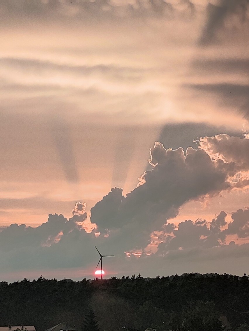 Burzowe niebo nad Golubiem-Dobrzyniem w czwartek 30 czerwca