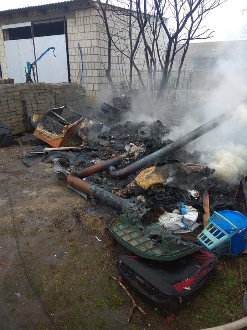 Niebezpieczny pożar na terenie gospodarstwa w Michorzewku.
