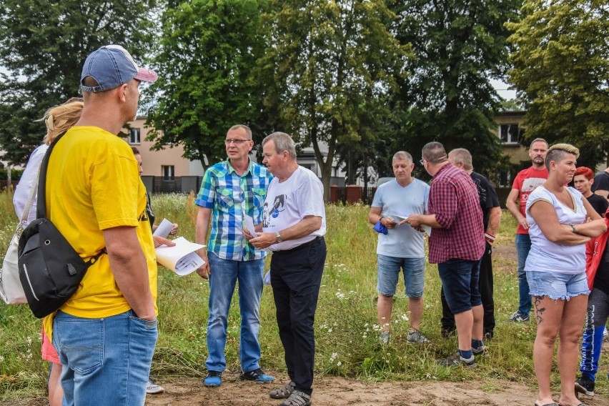 Szamotuły. Mieszkańcy i mieszkanki na wspólnym zdjęciu z drona "mówią", że chcą zmiany [ZDJĘCIA]