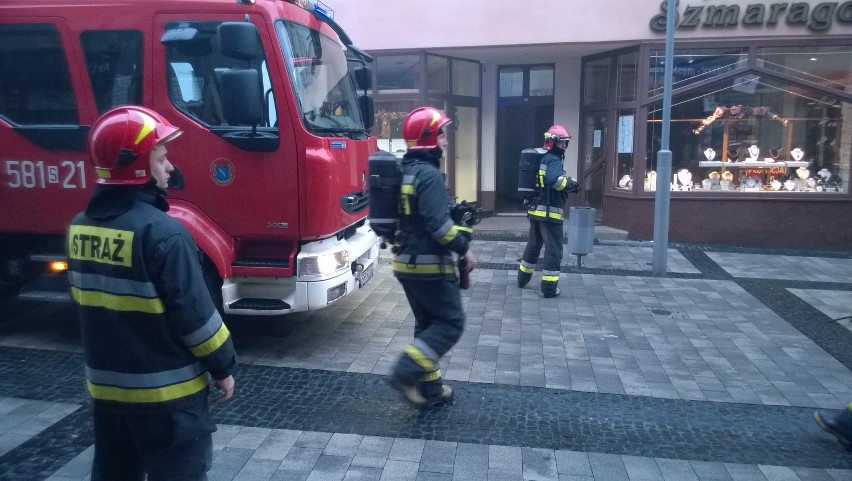 Na Sobieskiego wysłano trzy wozy strażackie
