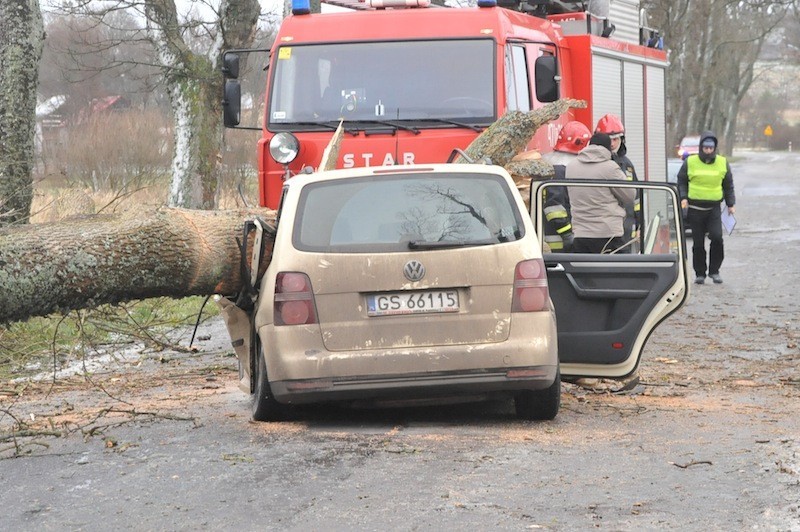 Tragiczny wypadek w Poraju. Zginęły 3 osoby, a jedna jest...